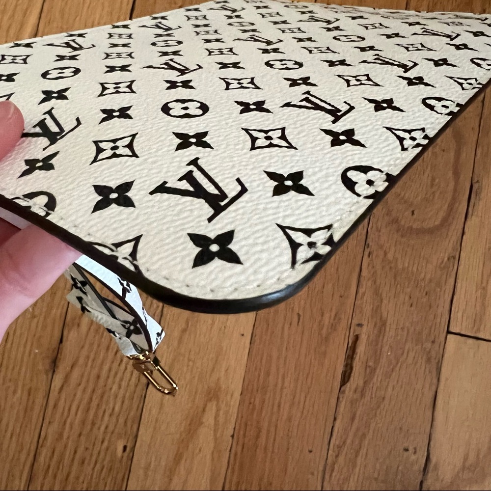 LOUIS VUITTON LIMITED GIANT MONOGRAM NEVERFULL POUCH POCHETTE - Picture 4 of 12